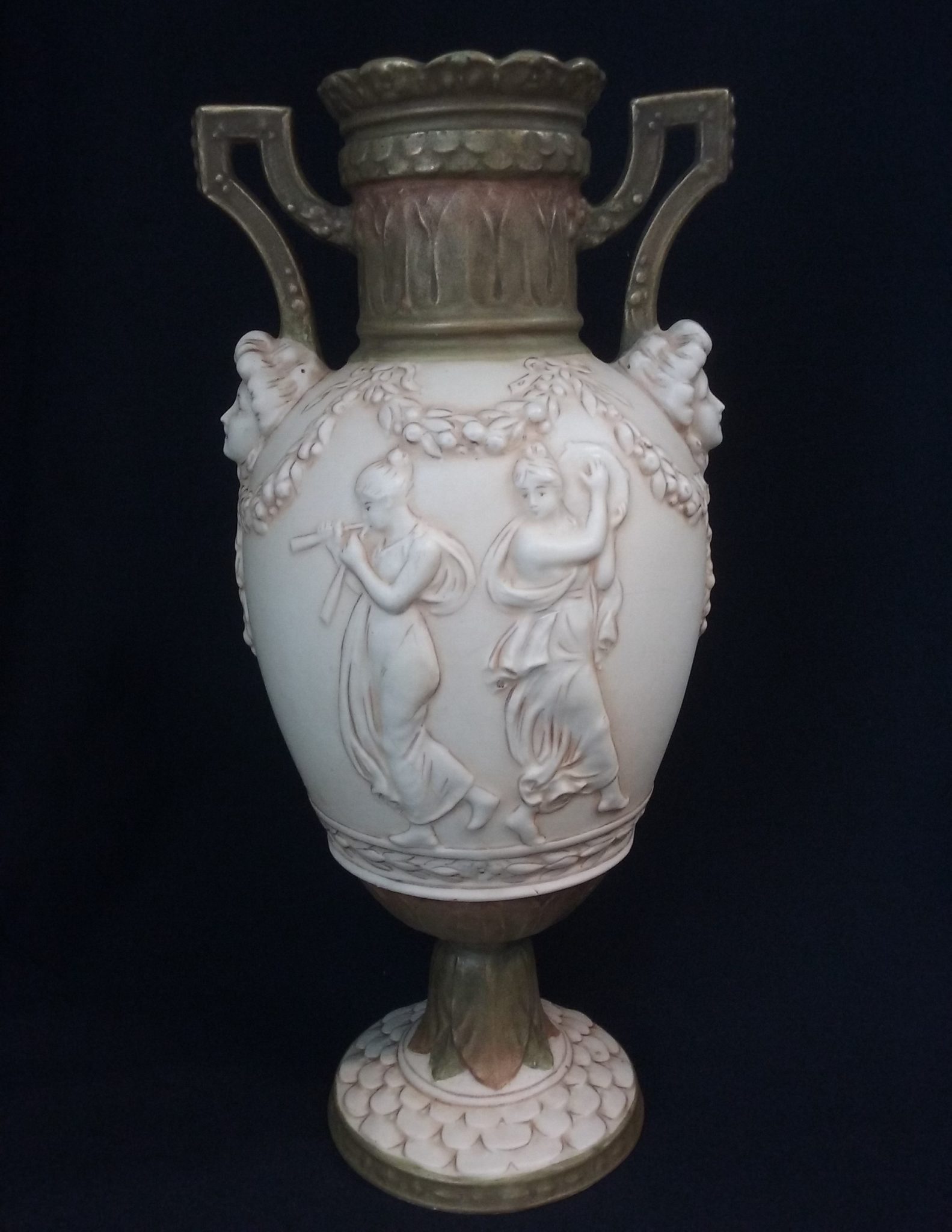 Collage vase biscuit de porcelaine royal Dux